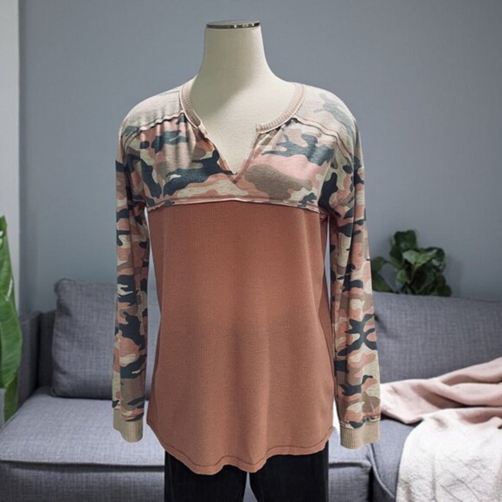 Womens Hem & Thread Camouflage & Solid Waffle Knit Long Sleeve Top S